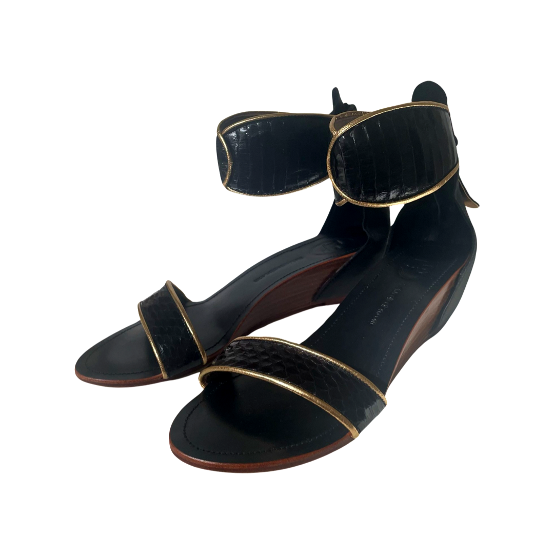 Pre-order: Farah Classic Wedge- black