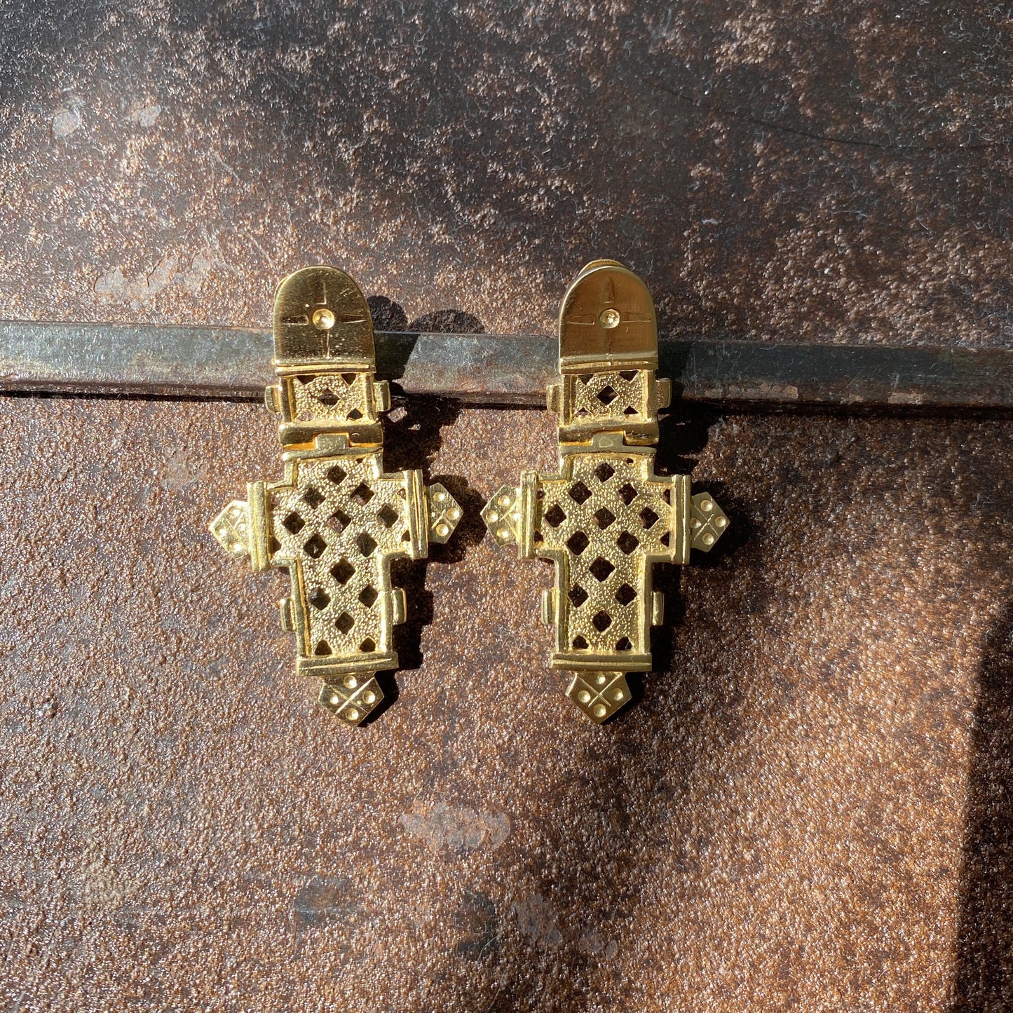 Aethiopia Hanging Stud - Gold