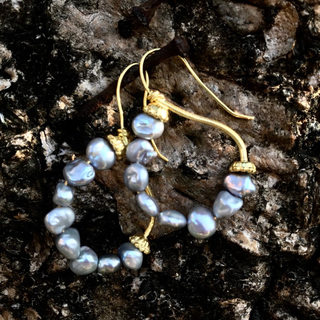 Reign Pearl Earrings Gold